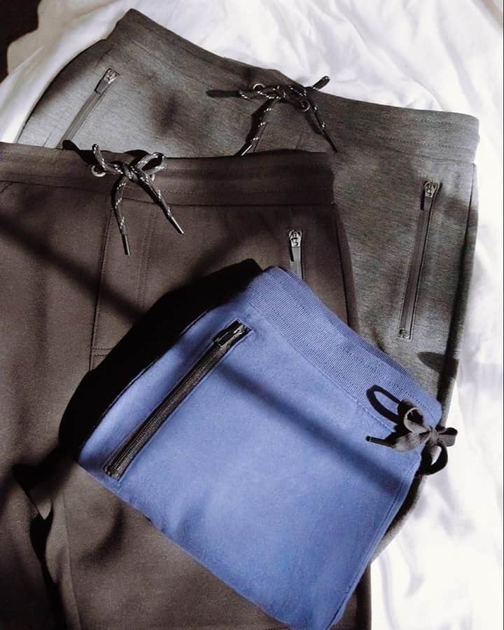 エアロポステールのインスタグラム：「Rooted in sportswear, reimagined for every day, our new Aero SoftSpun Tech Fleece Jogger Sweatpants are engineered with innovative airspun technology for superior softness and breathable, light-as-air stretch #AeroWorld」