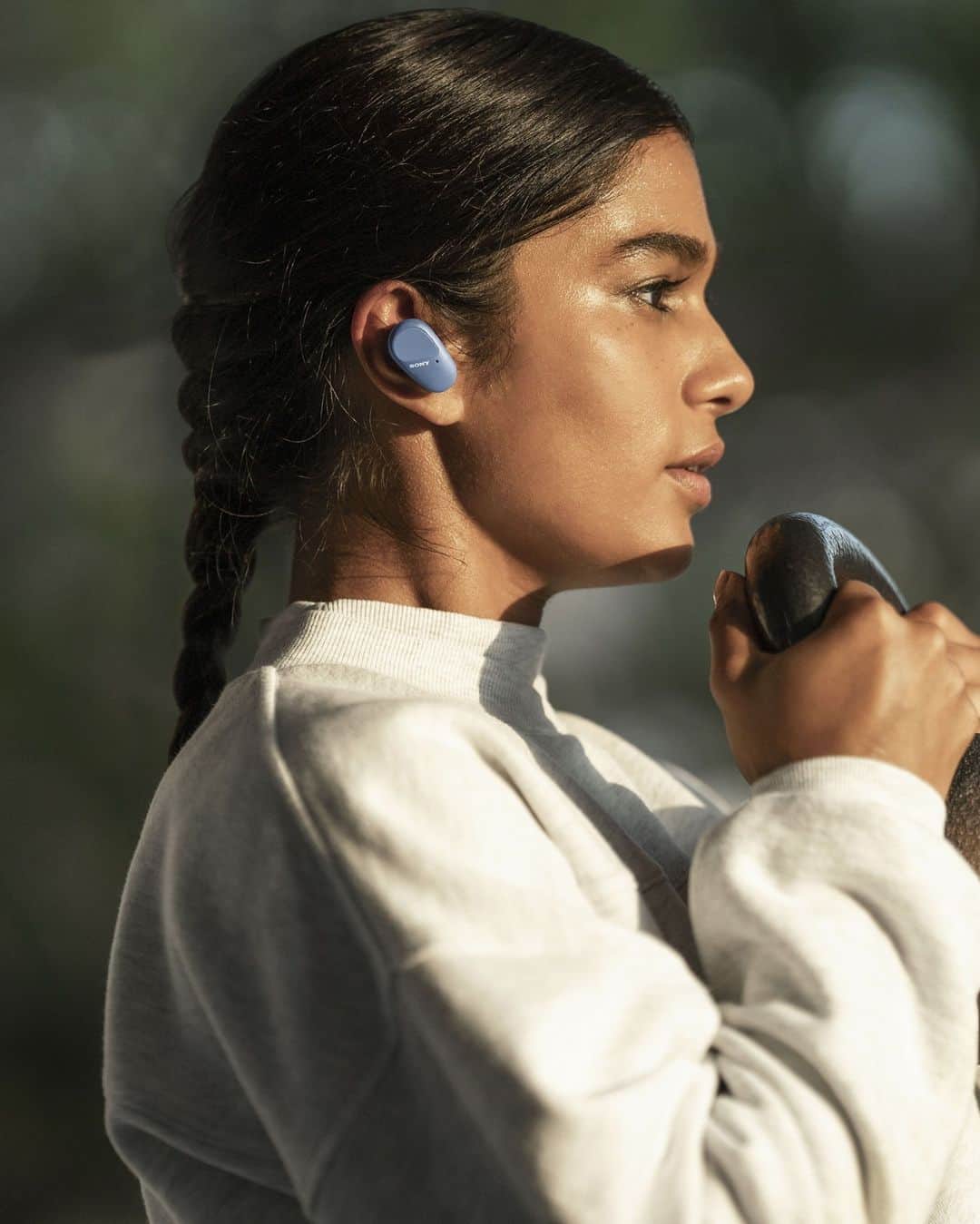 sonyのインスタグラム：「Focus in. Sweat it out. (The Sony SP800N truly wireless sport headphones.) #SonyHeadphones #SonyAudio」