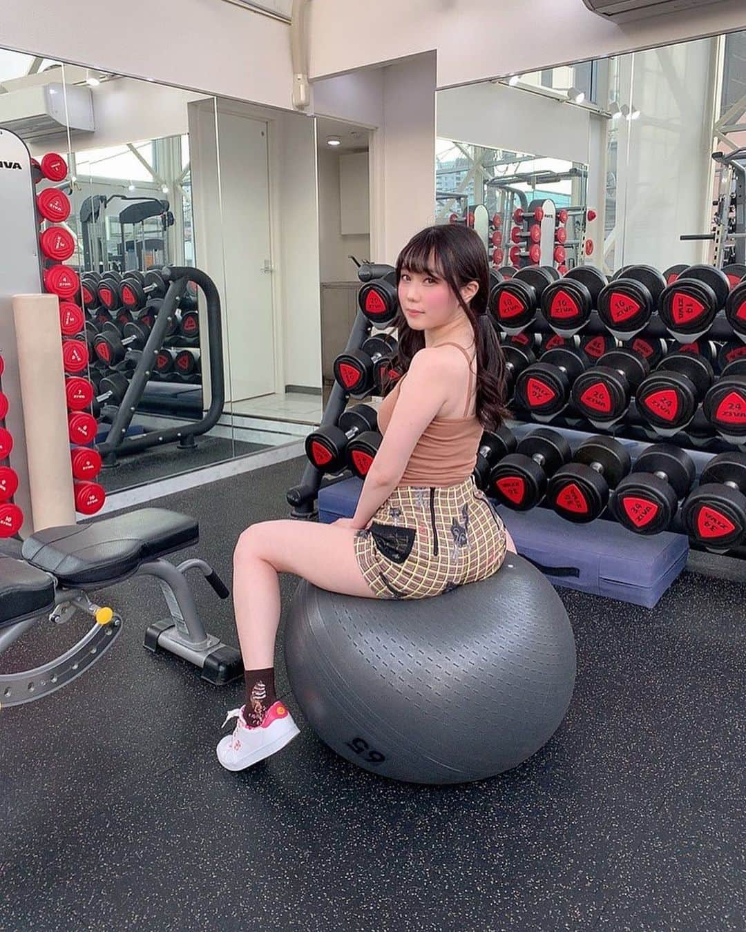 鈴乃八雲さんのインスタグラム写真 - (鈴乃八雲Instagram)「#バランスボール  #ultimate  #パーソナルジム #personalgym  #training  #trainingday  #トレーニング #筋トレ #workout #プロテイン」2月18日 3時30分 - yakumo_suzuno