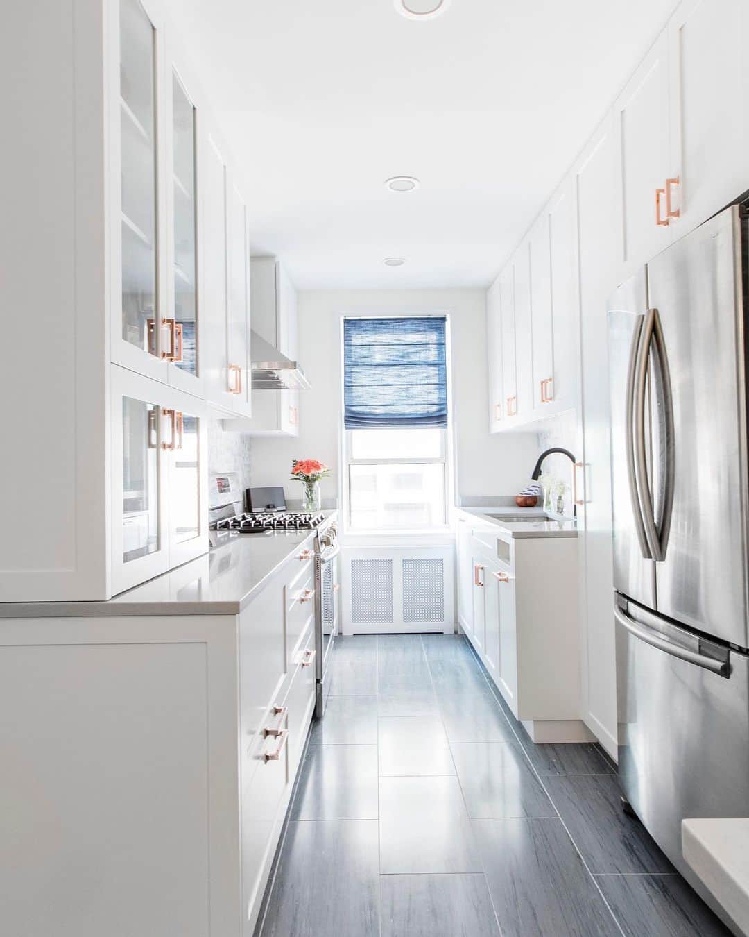 Sweeten Homeさんのインスタグラム写真 - (Sweeten HomeInstagram)「Going for a modern and timeless style? Get inspired by these immaculate white kitchen ideas from Sweeten renovators! What’s your go to kitchen style?⁠⁠ .⁠⁠ .⁠⁠ .⁠⁠ #renovatefearlessly #sweetenreno #sweetenreno⁠ #renovation #homesweethome #designinspiration #housegoals #dreamkitchen #kitchenremodel #kitchendesign #whitekitchen」2月18日 3時43分 - sweeten_home