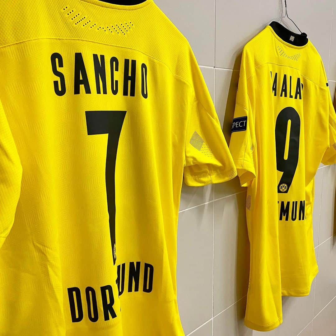 ボルシア・ドルトムントさんのインスタグラム写真 - (ボルシア・ドルトムントInstagram)「👀 Hier ist BORUSSIAs Startelf! 👉🟨  #UCL #SEVBVB」2月18日 3時47分 - bvb09