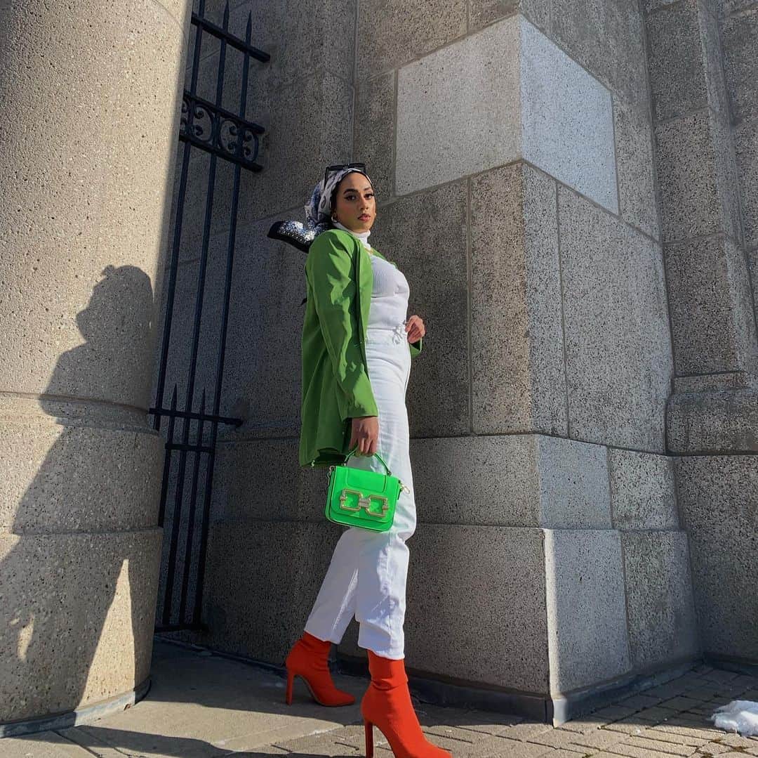 ALDO shoesさんのインスタグラム写真 - (ALDO shoesInstagram)「To match or not to match? Tell us your preference below. @zey.ca styles our new Delylah boots and Lotharewen handbag to color blocking perfection. Show us how you style your vibrant spring looks by tagging #AldoCrew & #AldoShoes」2月18日 3時48分 - aldo_shoes