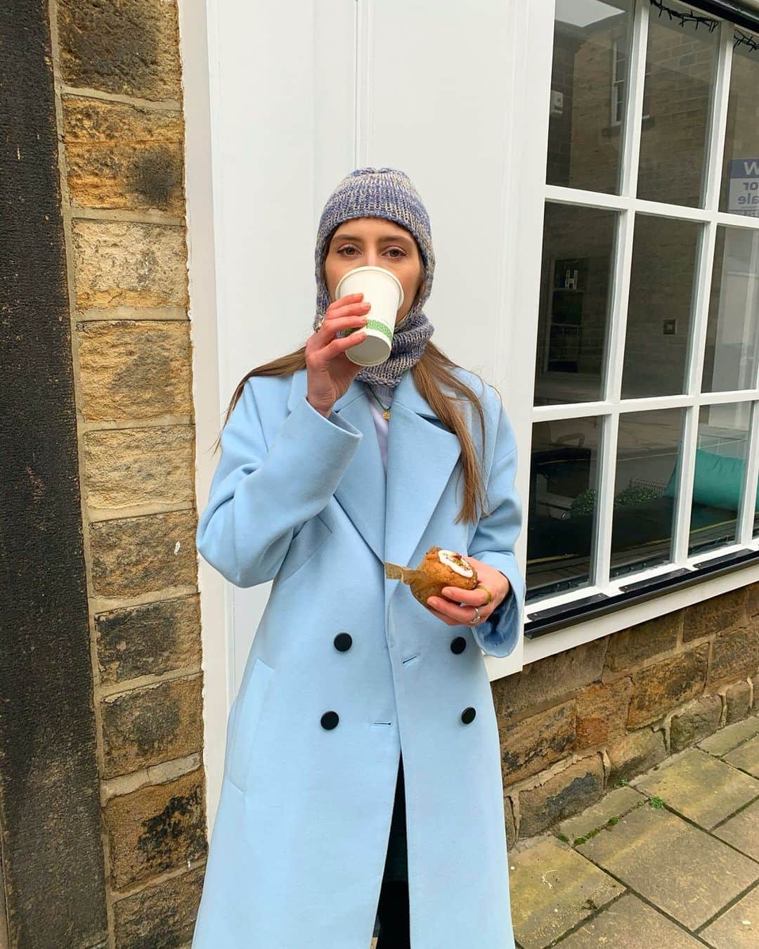 Ted Bakerさんのインスタグラム写真 - (Ted BakerInstagram)「Brilliant blue coat + coffee + cronuts = the perfect winter accessories. @poppyalmond (Double Breasted Longline Coat: ELLINN)」2月18日 4時00分 - tedbaker
