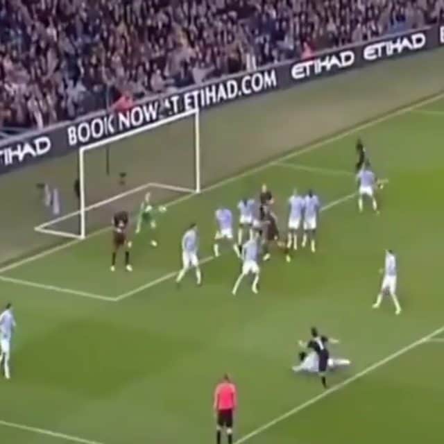 ティム・ケーヒルのインスタグラム：「💙⚽🥊⛳ #COYB」