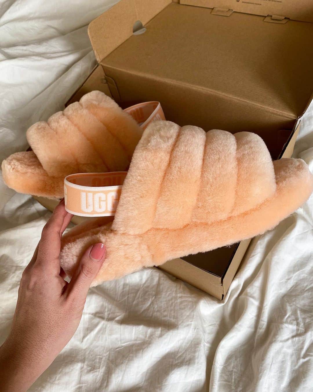 Nextさんのインスタグラム写真 - (NextInstagram)「We’re walking on marshmallows woo-ohh 🎵 it’s time to feel snug 🆕 dreamy @ugg slippers that look good enough to eat have just landed ☁️ TAP to shop 👉286-571 #BrandsAtNext #uggslippers」2月18日 3時59分 - nextofficial