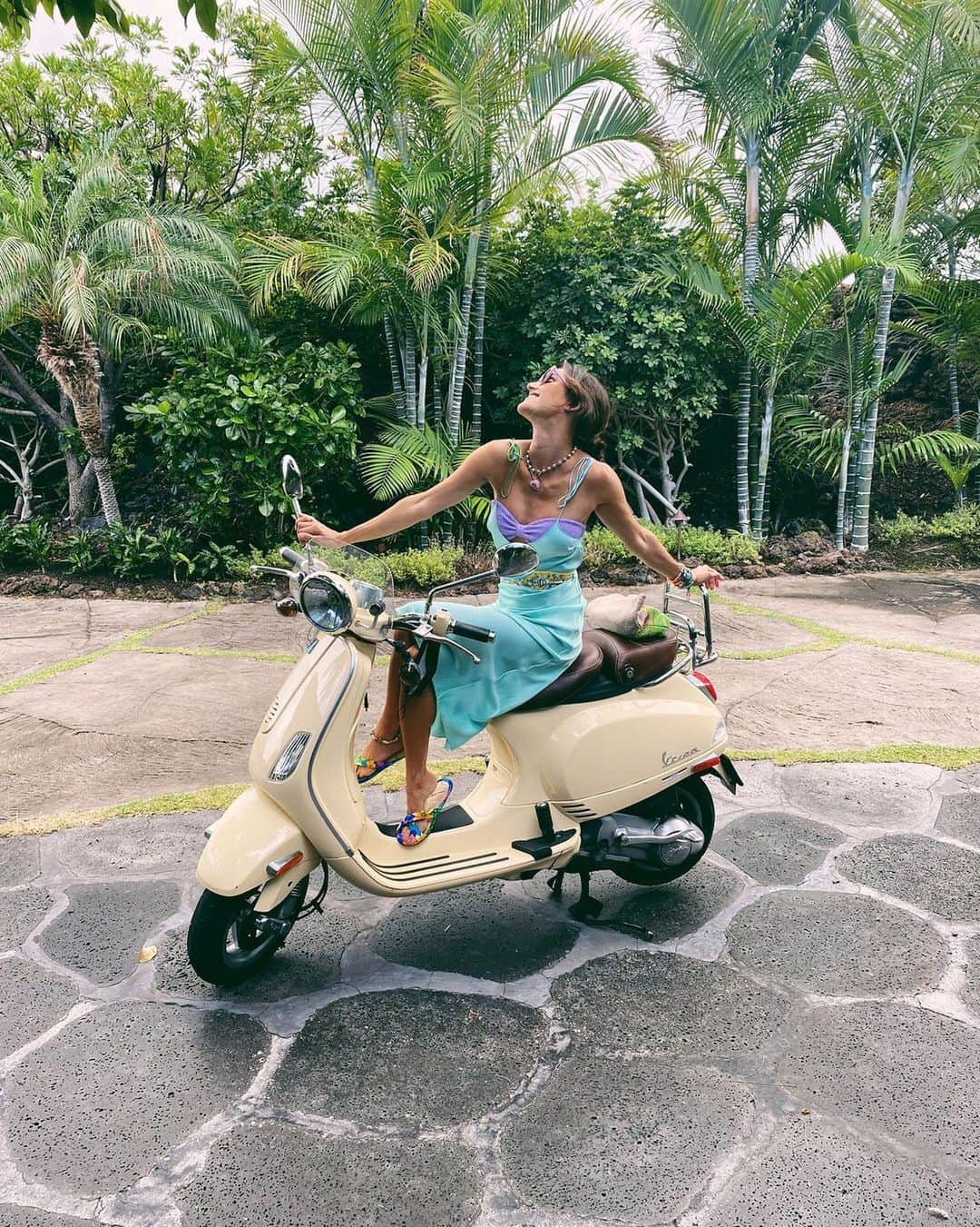 ダニジョーのインスタグラム：「RIDE OF A LIFETIME 🛵🌴」