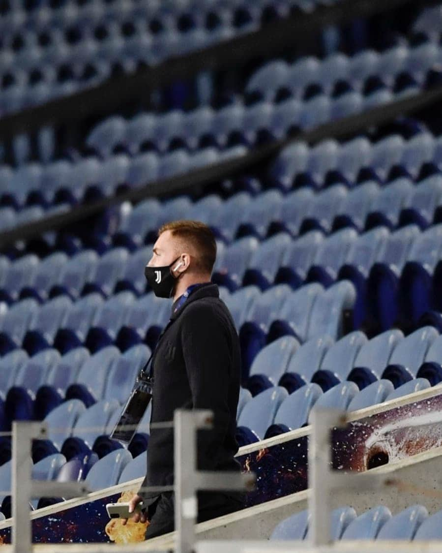 ユヴェントスFCさんのインスタグラム写真 - (ユヴェントスFCInstagram)「Oh yes, it’s #JuveUCL night alright! 🤩⚪⚫   #FCPJuve #ForzaJuve」2月18日 4時01分 - juventus