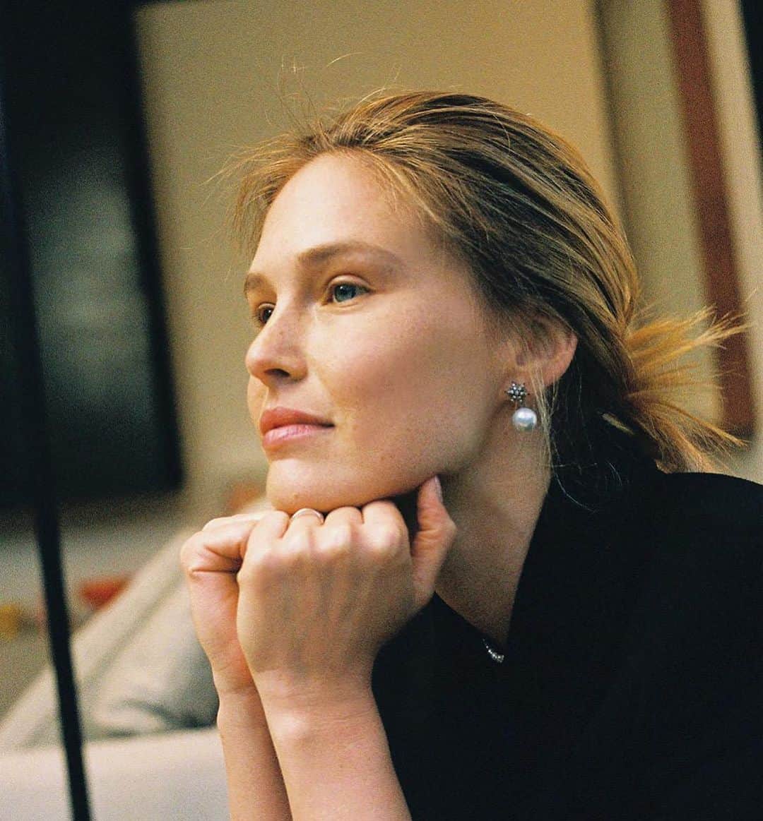 バー・ラファエリのインスタグラム：「🌙」