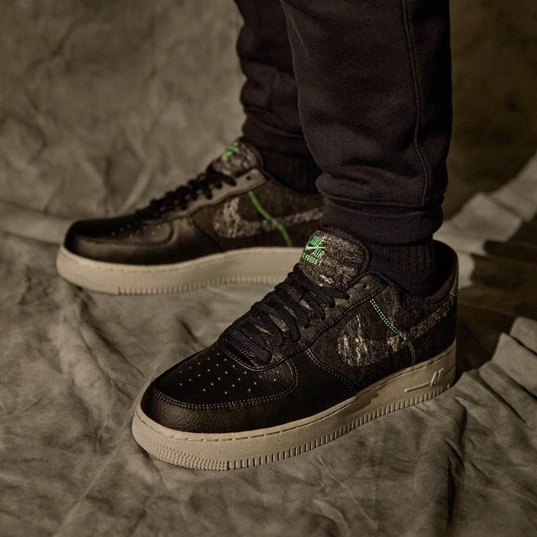 FOOTASYLUMさんのインスタグラム写真 - (FOOTASYLUMInstagram)「New kicks? don't mind if we do. 😍  The @Nikesportswear Air Force 1 Felt are online and ready for you to cop today!  #Footasylum #Nike #AirForce1」2月18日 4時03分 - footasylum