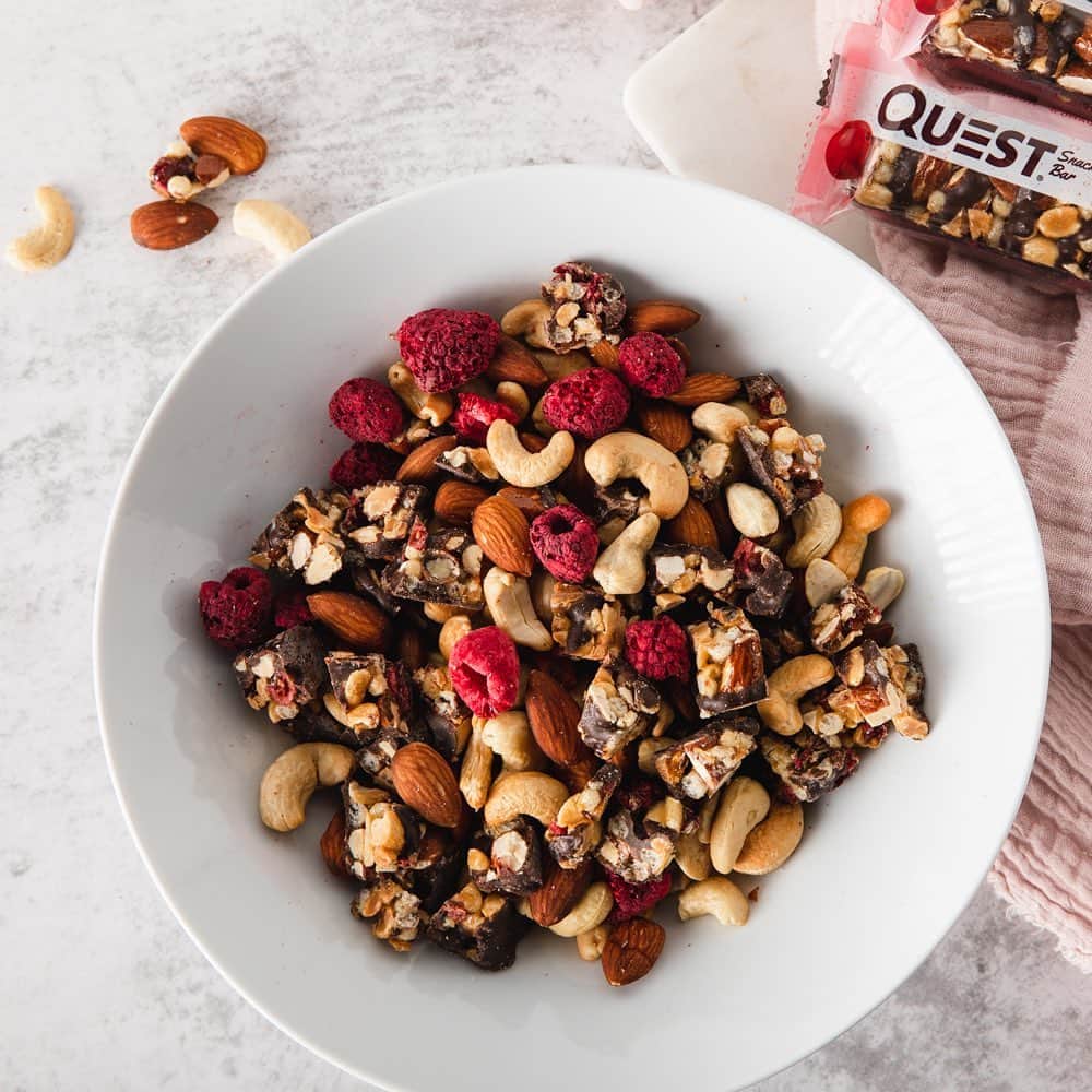 questnutritionさんのインスタグラム写真 - (questnutritionInstagram)「Snack Bar Trail Mix 💪💯😋 • 👉 FULL RECIPE LINK IN BIO (swipe left to 2nd card) 👈 • Per serving: 7g protein, 10g carbs, 14g fat (5g net carbs) #OnaQuest #Questify」2月18日 4時09分 - questnutrition
