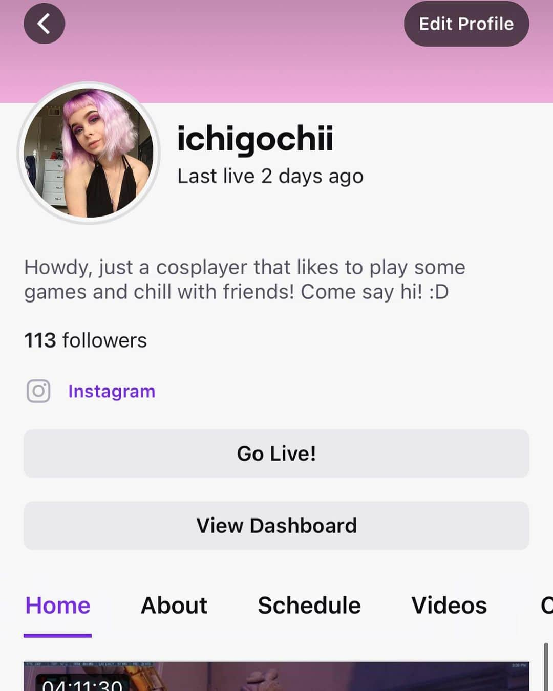 レベッカのインスタグラム：「Y’all better go follow/subscribe to my twitch 😤 I’ll be going live in a few minutes!! 💜 come hang out? 👉👈🥺」