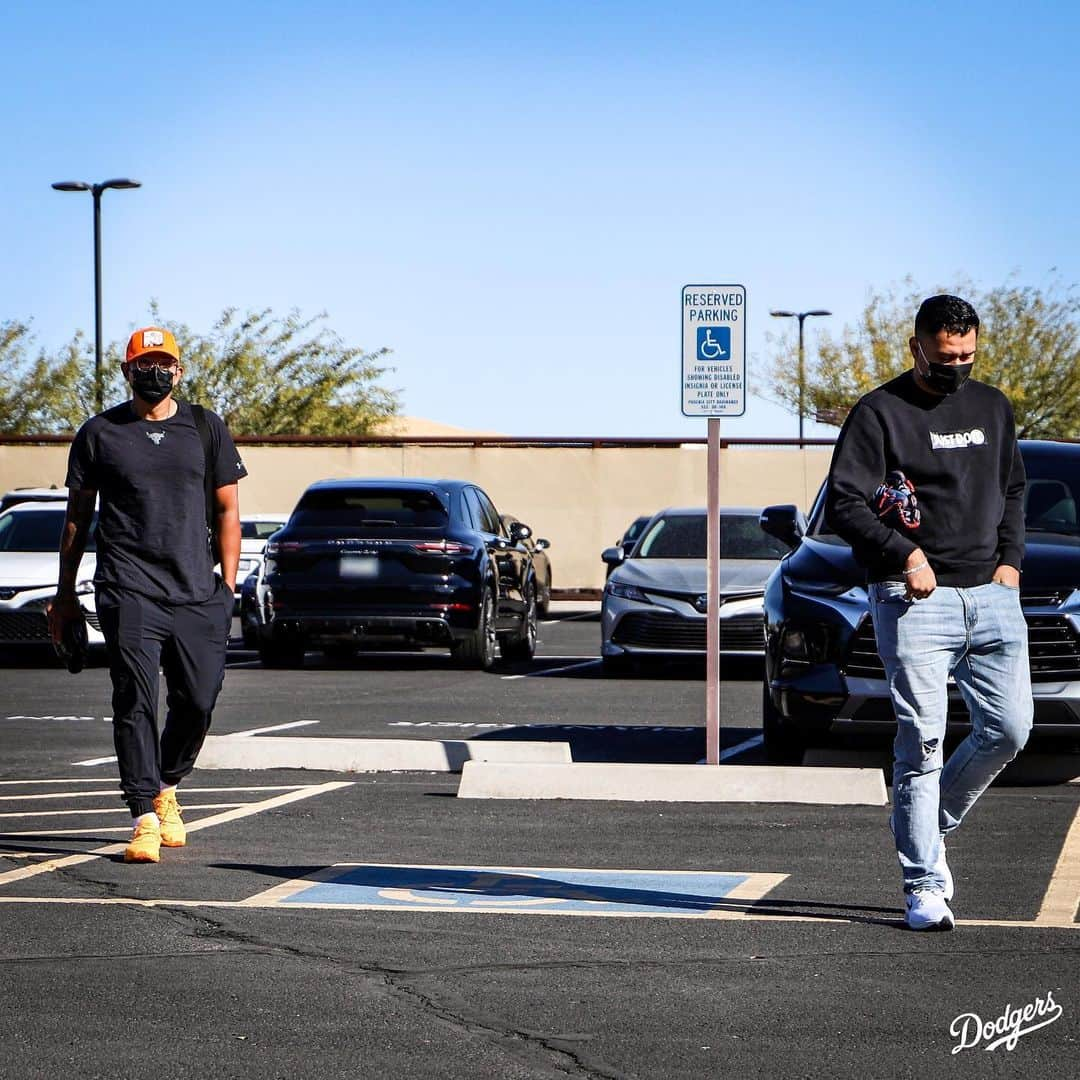 Los Angeles Dodgersさんのインスタグラム写真 - (Los Angeles DodgersInstagram)「Pitchers and catchers, welcome back!」2月18日 4時26分 - dodgers