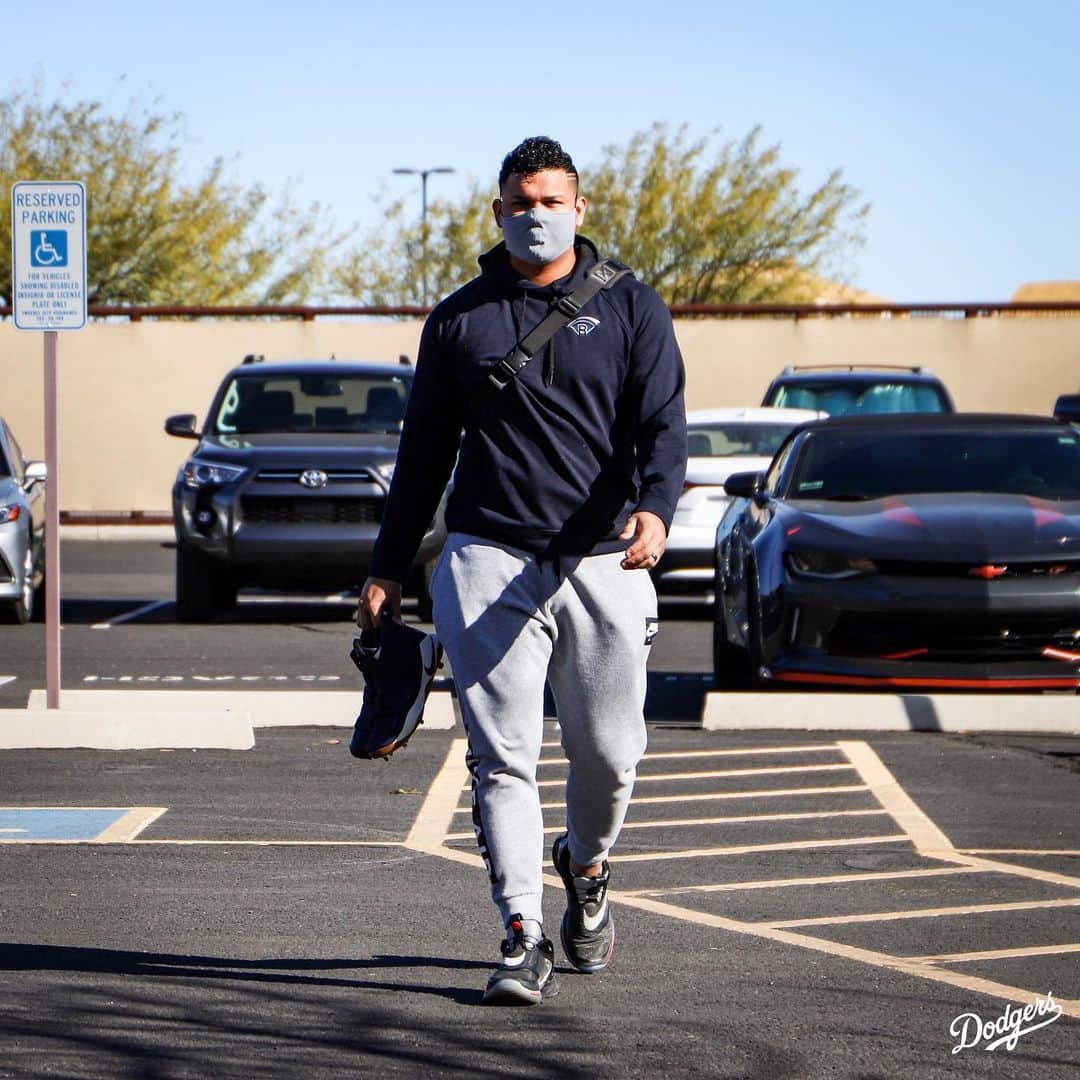 Los Angeles Dodgersさんのインスタグラム写真 - (Los Angeles DodgersInstagram)「Pitchers and catchers, welcome back!」2月18日 4時26分 - dodgers