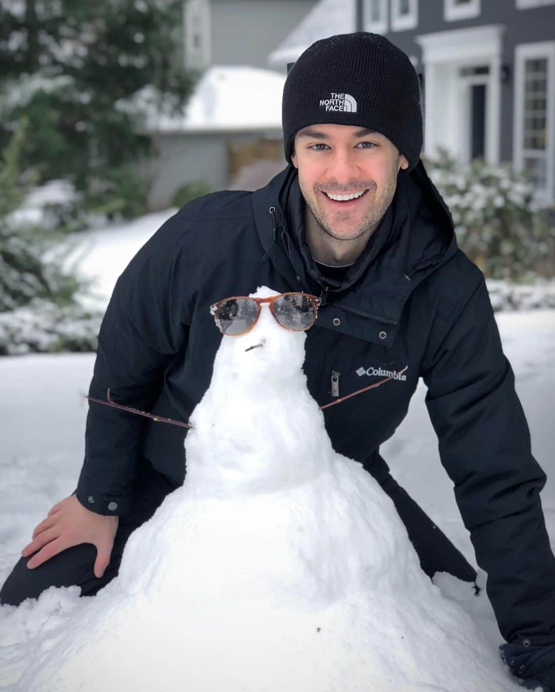 ブレンダン・ロビンソンさんのインスタグラム写真 - (ブレンダン・ロビンソンInstagram)「Do you want to build a snowman?! Well... an iceman?? We tried our best 😂⛄️🥶❄️ . . #portland #oregon #winter #winterwonderland #ice #snow #snowman #fun」2月18日 4時23分 - brendanrobinson