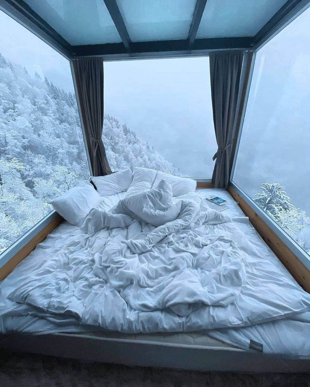 Discover Earthさんのインスタグラム写真 - (Discover EarthInstagram)「Imagine waking up inside a glass-enclosed bedroom with a view of mountains covered with snow... Who would you wake up here with?   🎵 Sol Rising•The Journey #discovergeorgia🇬🇪 with @dumbadzemarika  . . . .  #tourist  #wine  #winelover  #alltag  #ayah  #barbare  #bconfident  #bconfidentcantik  #bconfidentmontok  #georgia ​#tbilisi  #грузия ​#exploregeorgi ​#batum  #hotel  #hotels  #resort」2月18日 4時30分 - discoverearth