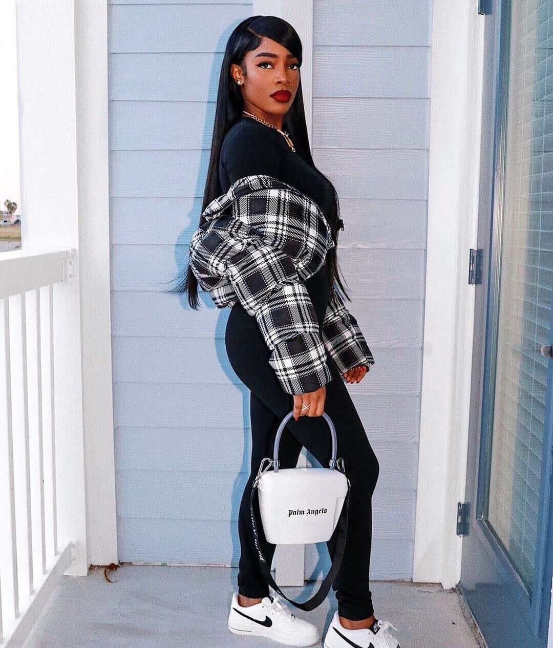 SHEINのインスタグラム：「Style queen 🖤💫 @bronnniee  Shop Item #: 1675777  #SHEINgals #SHEINstyle #SHEINSS21 #fashionlook」