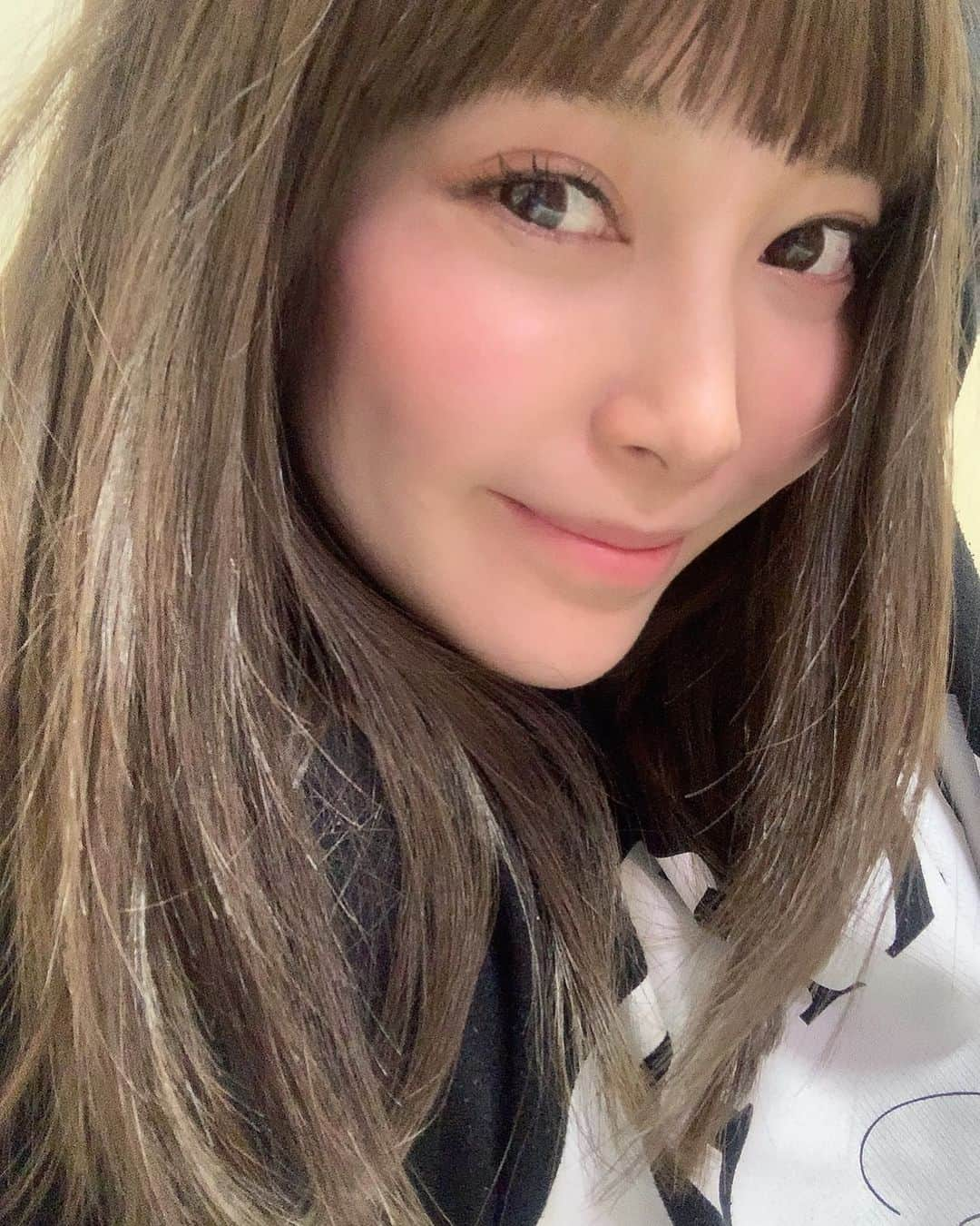 田中良子さんのインスタグラム写真 - (田中良子Instagram)「アッシュにした💇‍♀️  #アッシュ #ヘアカラー #美容院 #saraju #パッツン前髪 #newカラー」2月18日 4時52分 - tanakaryoko102