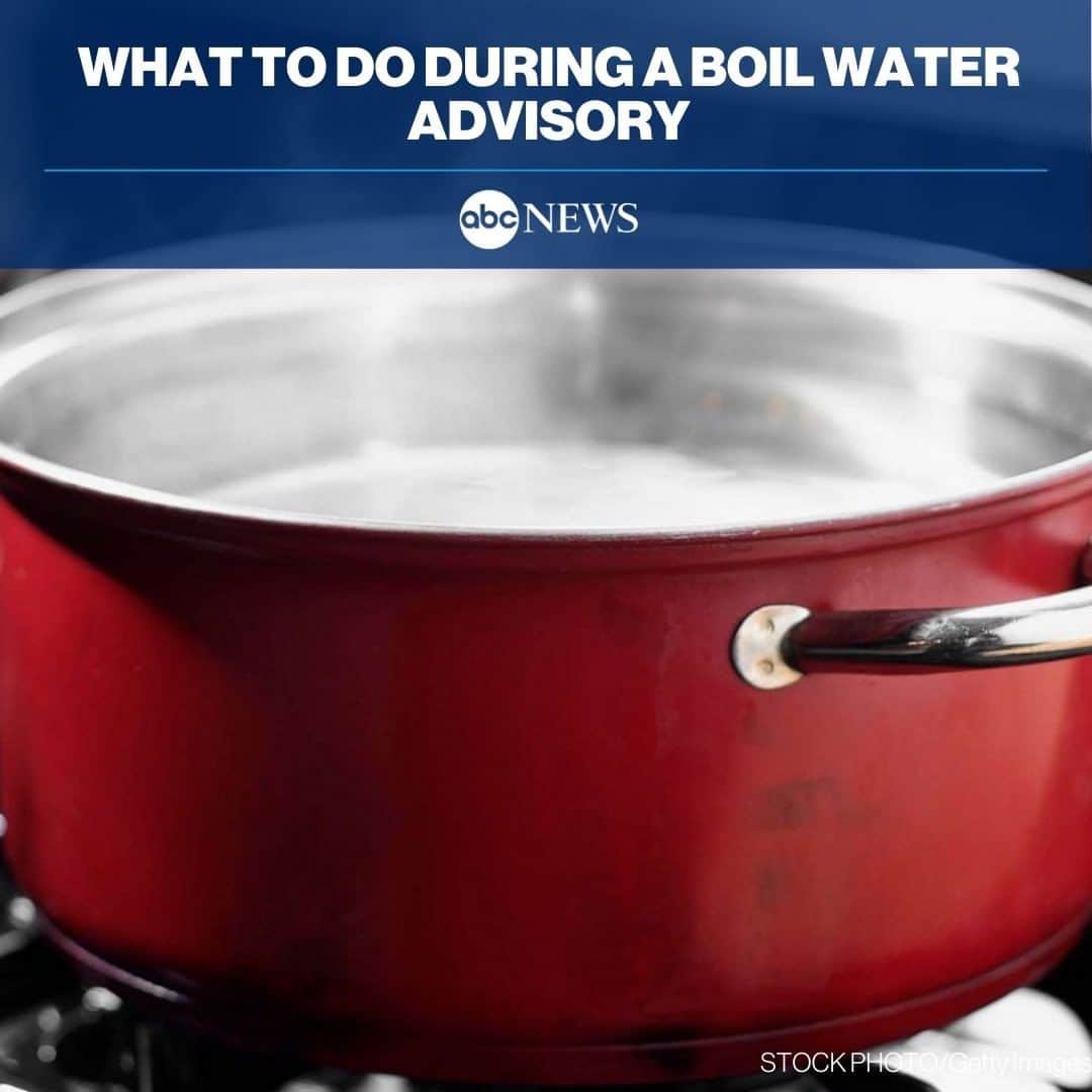 ABC Newsさんのインスタグラム写真 - (ABC NewsInstagram)「During a boil water advisory, your community's water might be contaminated, so you should use bottled water or boil tap water for drinking and food preparation, according to the Centers for Disease Control and Prevention. Tap the link in bio to learn more. #texas #water #publicsafety #publichealth #safetytips #abcnews」2月18日 4時52分 - abcnews