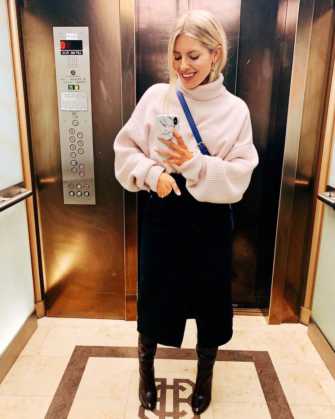 Mollie Kingのインスタグラム：「Lots of you were asking about the snuggly jumper in my pancake post yesterday so I’ve tagged it here. I’ve styled it with a denim midi skirt and my favourite winter boots for a semi smart look!  Felt good to be in a heel again but can’t say my feet shared my enthusiasm! #whatiwore #midiskirt #winterboots」