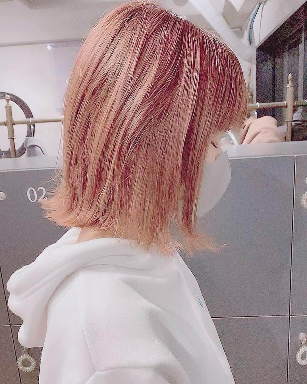 涼宮琴音のインスタグラム：「数年ぶりに髪の毛短くしたの。どうかな。」