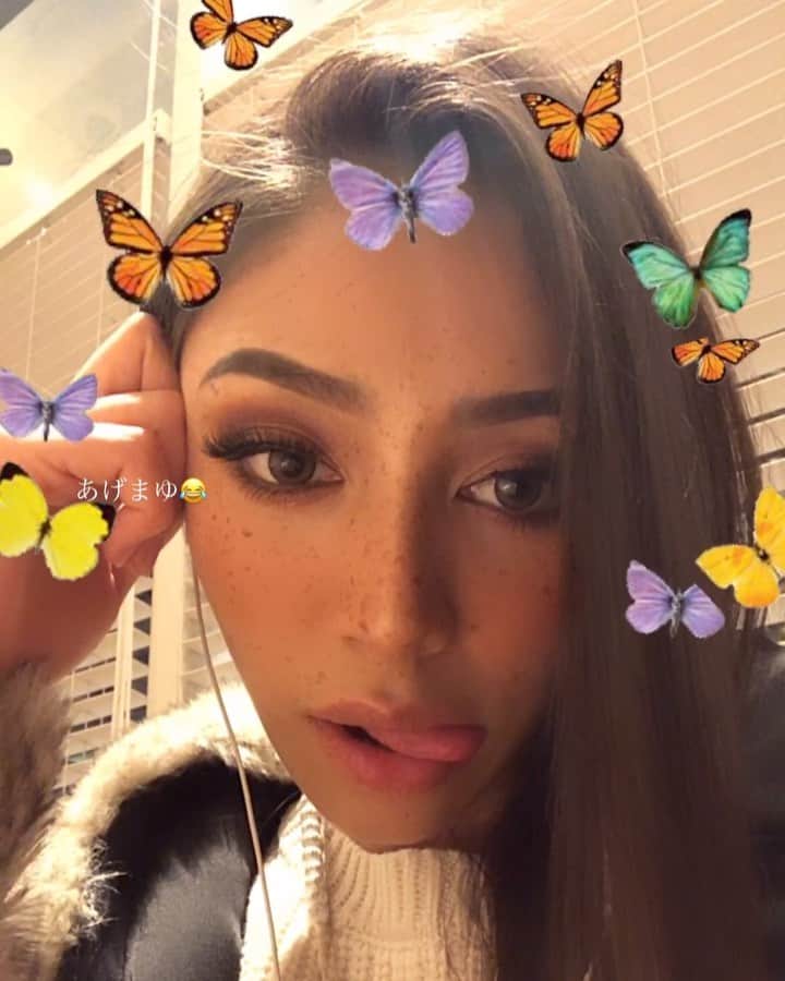 SORAのインスタグラム：「ありのままの自分を愛そう♡ どんな自分だって認めてあげよう 自虐的な感情で現実は作りたくないですよね⭐️  自分次第で柔軟にどこまでも変われる  信じて。 疑いや否定から入らずに受け止めよう。」