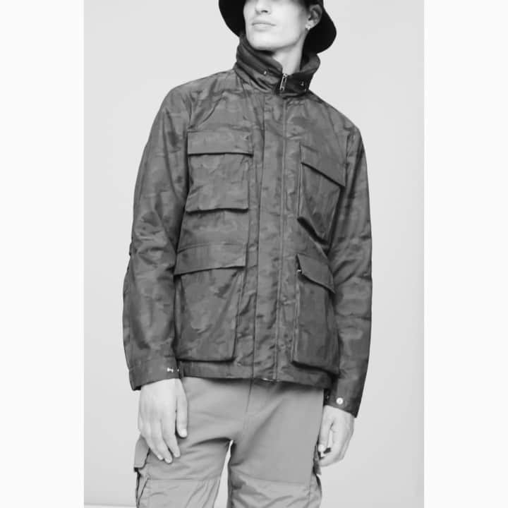 ドンダップのインスタグラム：「For changing season: Dondup field jacket with patch pockets and ergonomic sleeves. #DondupMan #DondupSS21」