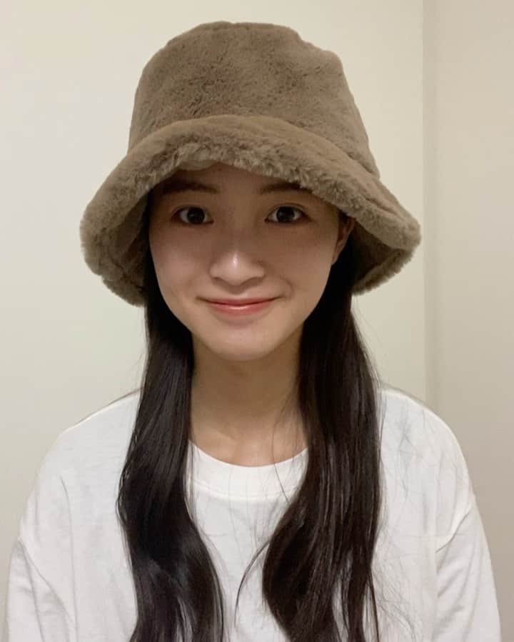 櫻愛里紗のインスタグラム：「友達からもらった帽子🙆‍♀️💓﻿ ﻿ なんだかんだ、結局ふざけてしまいます、、、。﻿ ﻿ ﻿ ﻿ #櫻愛里紗  #バケットハット﻿ ﻿ ﻿ ﻿ ﻿ ﻿ ﻿」