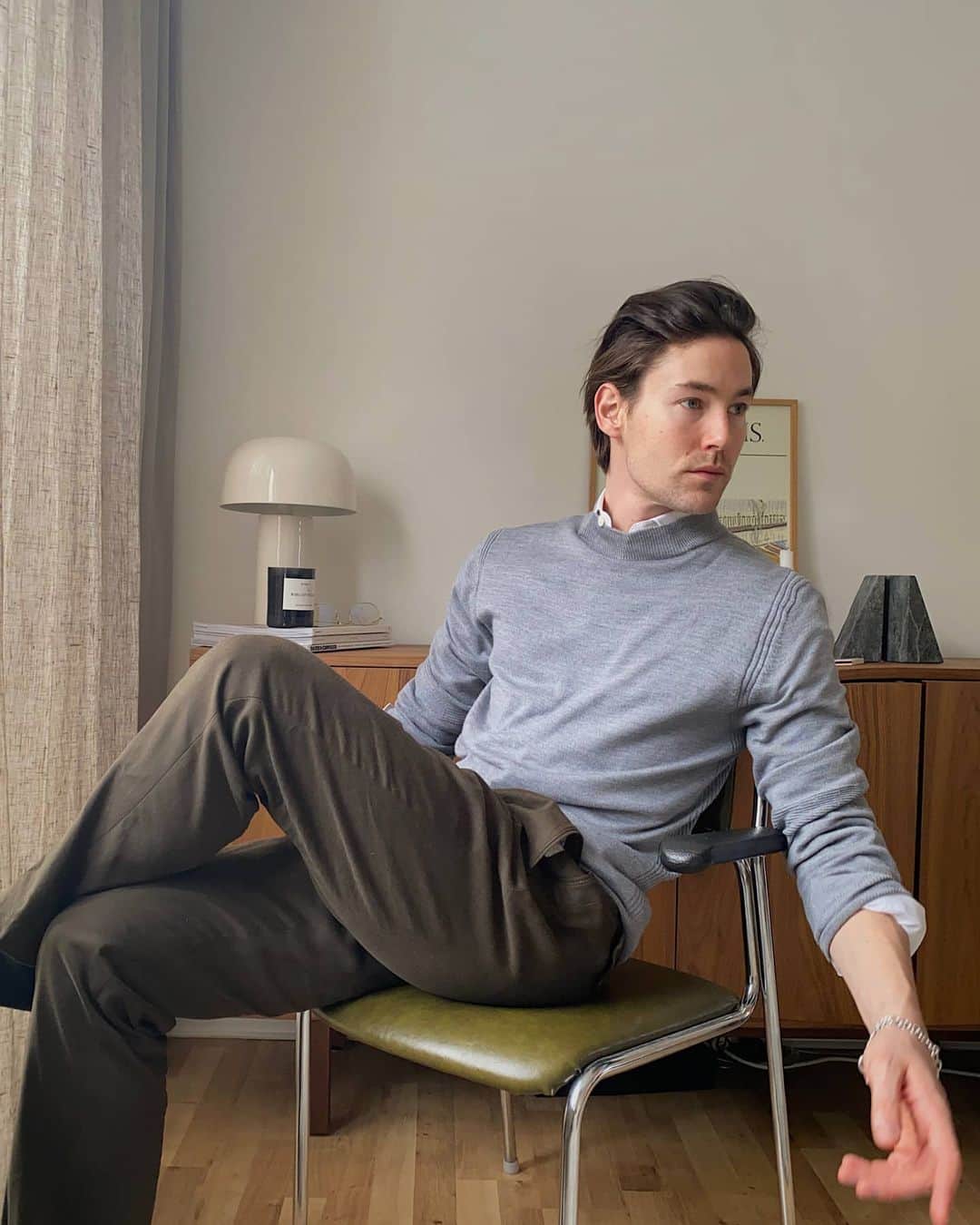 ハケットのインスタグラム：「Why compromise comfort for style when you can have both? Whatever this Wednesday may bring, do as @tobiassikstrom and pair our signature chinos with our regular fit merino jumper for a casual and elegant style. #STAYHackett」