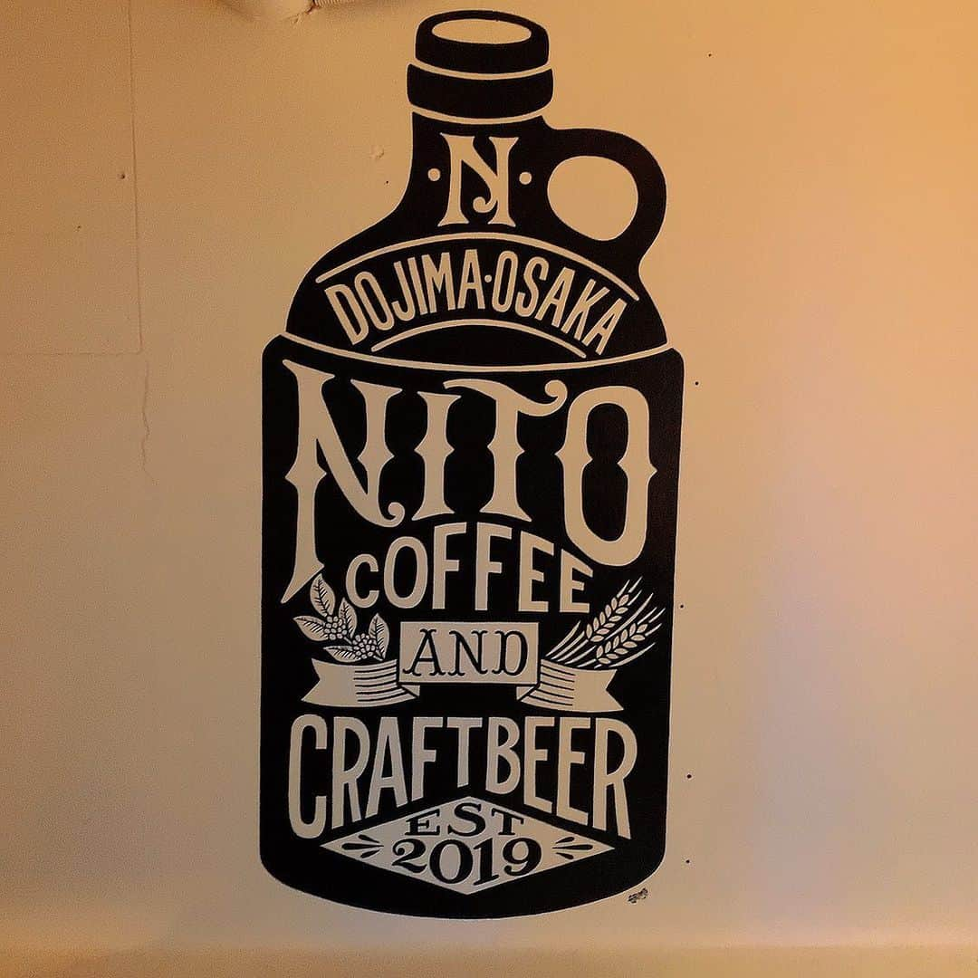 板野優花さんのインスタグラム写真 - (板野優花Instagram)「☕大阪・北新地 NITO Coffee & Craft Beer さん @nito.coffee.beer  ・ ここの近くにある美容室NORAさんに 行った時に見かけて気になってたカフェ☺️💓 夜に少し時間が空いた日に立ち寄りました✨ ・ お昼間は自然光が差し込む暖かい雰囲気の店内だったけど 夜は落ち着いた照明がとても大人な空気感を演出してて まったり過ごせるお店でした😚💓 ・ ドリンクもゆっくりお話するのに 十分なサイズで嬉しかったー✨ 店員さんもとっても感じが良くて また行きたいなーヽ(´▽`)ﾉ💕 ・ #nitocoffeeandcraftbeer  #大阪カフェ #大阪グルメ #北新地カフェ #北新地グルメ #関西カフェ巡り #梅田カフェ #カフェ巡り好きな人と繋がりたい  #関西グルメ #おいしいもの好きな人と繋がりたい #カフェ活 #おすすめカフェ #カフェ女子 #キャラメルラテ #チャイラテ #隠れ家カフェ #ゆーろの美味しいメモ」2月17日 20時03分 - yuka_itano