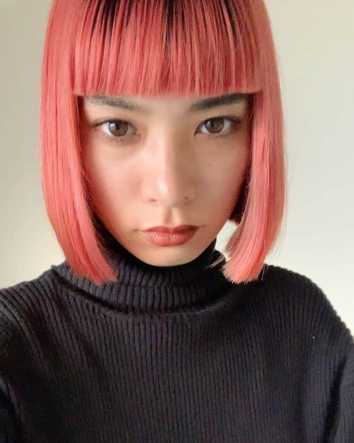 Yukano Nojiriのインスタグラム：「久しぶりのオン眉。3年くらいずっとオン眉やったのに全然見慣れないよ🥺 #オン眉 #ピンクヘアー #ピンクヘア #ぱっつんボブ #ミニボブ #ボブ」