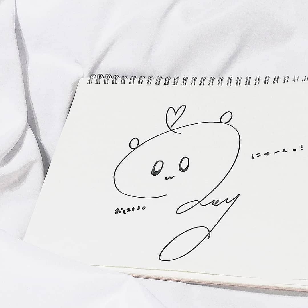 のインスタグラム：「*ˊ꒳ˋ* 新しくしてみたの 〜 💭 今度のファンレターのお返事から これにするんだ 〜‪‪ ☺︎‬ わくわく . . #instagram  #instagood  #instalike  #illustration  #お絵描き  #サイン  #jc #jc2 #sjc  #model #熊井戸花 . . #にゅい  #にゅーーーんって顔してるの #ばり可愛いか」