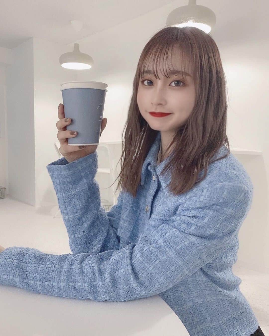 内海里来のインスタグラム：「初海外は韓国がいいな🇰🇷🤍﻿ ﻿ ﻿ ﻿ ﻿ .﻿ .﻿ .﻿ #cafehush #koreancafe #koreanfood #マカロン #トゥンカロン #韓国カフェ #京都カフェ #山科カフェ #ジャケットコーデ #春コーデ #zara #snidel #instalikes #corde #lfl」