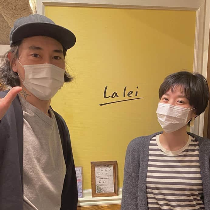 麻尋えりかのインスタグラム：「久しぶりにバッサリとカット @lalei_hair  ・ ・ ・ 先日、表参道　@lalei_hair さんに行ってきました 頭が軽いです 丸顔の私の輪郭に合わせたカット 松岡さんありがとうございました✨ ・ ・ ・ 本日（2/17）19時メルマガ配信しました ご確認お願いいたします☺︎ ・ ・ ・ ピアス @hamua_online  （なりすましにご注意ください）」