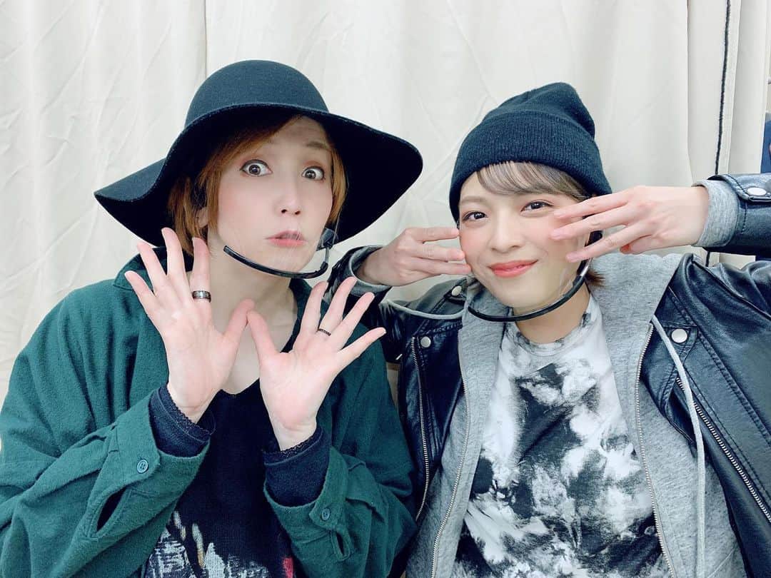 永吉明日香のインスタグラム：「#サンサーラ普賢 全公演終演致しました。 この時期に、足を運んでくださったみなさま、本当にありがとうございました！！！ 毎公演、すごく楽しかった。 久しぶりにお芝居楽しい…と、感じた日々でした😊 #ミケポーズ」