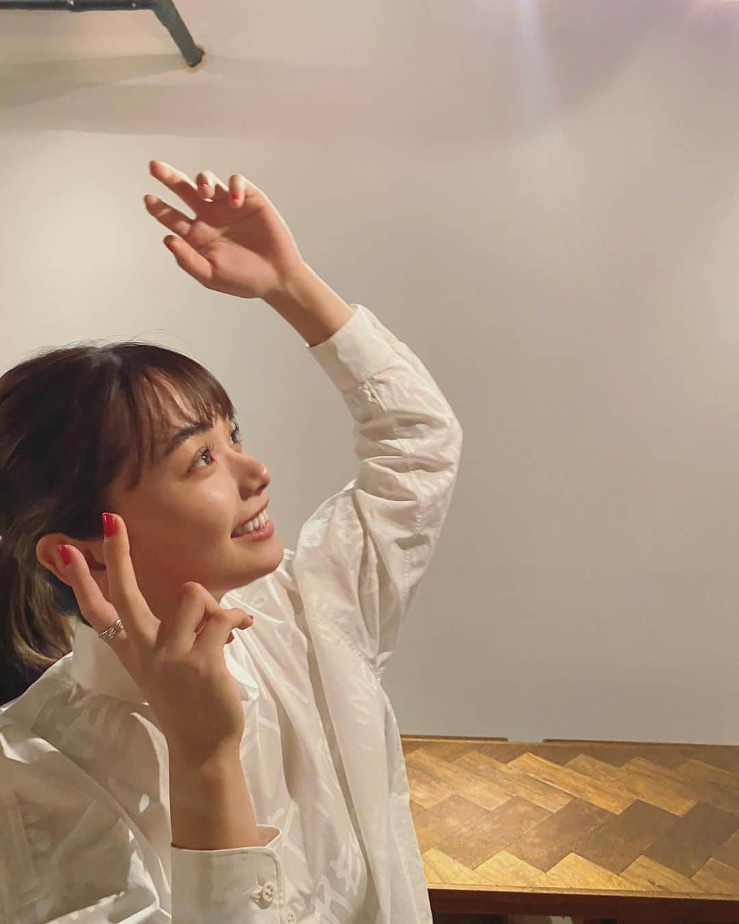 足立佳奈さんのインスタグラム写真 - (足立佳奈Instagram)「さいきん、ピースしかポーズが出てこなくて、一旦どうしようってなる。☺︎☺︎  #みんなはなにする？」2月17日 20時18分 - kana1014lm
