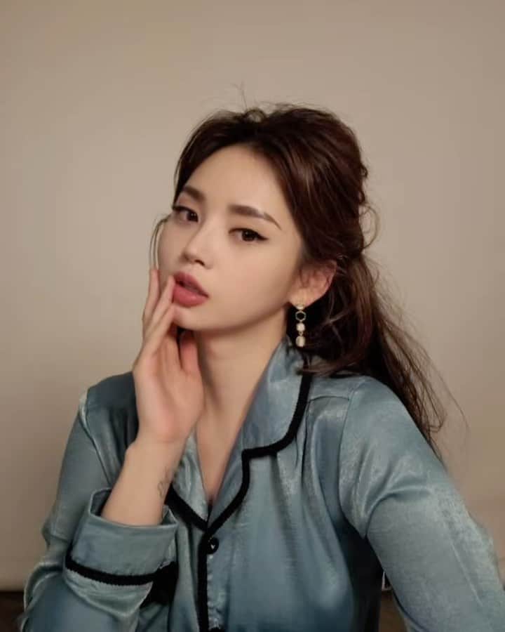 Yoonbitnaのインスタグラム：「💙 @16.brand 💙」