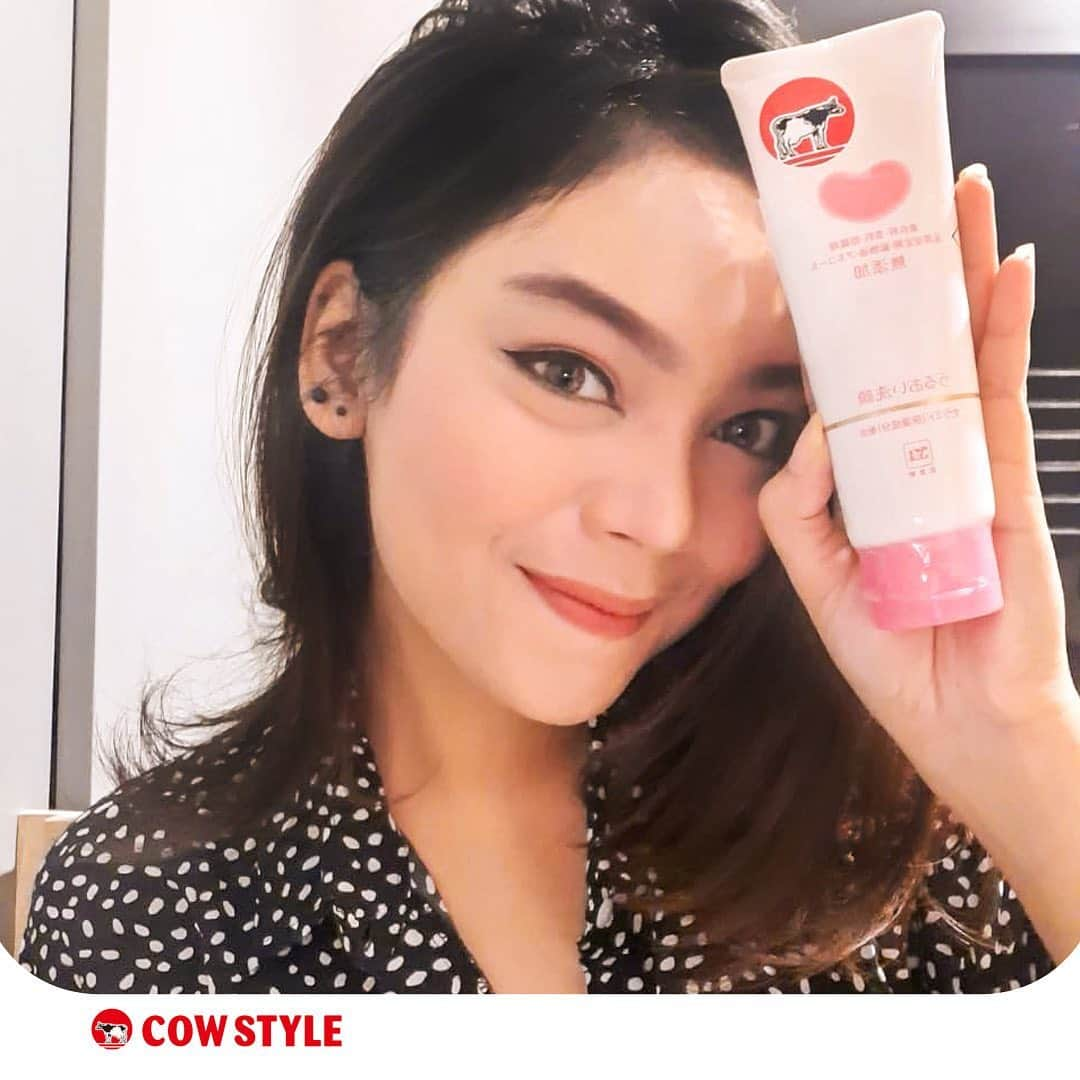 COWSTYLEIDのインスタグラム：「4 Alasan beralih ke Non-Annexed Moisturizing Facial Foam bagi kamu yang memiliki kulit sensitif: 🤓 - Additive free (tidak mengandung paraben, alkohol, mineral oil, & zat pewarna) - Material pilihan & formula rendah iritasi - Lulus uji alergi - Mengandung pelembab alami Ceramide ⠀⠀⠀⠀⠀⠀⠀⠀⠀ Selain itu, kemasannya praktis untuk dipakai di rumah ataupun dibawa kemana-mana! 💕  Cek link di bio ya untuk belanja online 💕💕  📷 👩🏻 @nadiawita   #nonannexed #cowbrand #cowstyleindonesia #facialfoam」