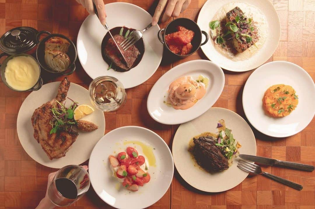 FORTUNE GARDEN KYOTOのインスタグラム：「* ◇Dinner New Menu◇ 2月19日(金)より、アラカルトメニューがリニューアル致します。  様々な料理を楽しんでいただけるよう 種類豊富なアラカルトメニューをご用意しております👨‍🍳  ご友人やご家族と、愉しいひとときを お過ごしください🍴🍷✨  #fortunegardenkyoto #kyotogourmet #kyotogotoeat #kyoto #restaurant #french #bistro #dinner #lunch #cafe #京都ディナー #河原町ディナー #フォーチュンガーデン京都 #京都観光 #京都グルメ #アラカルト」