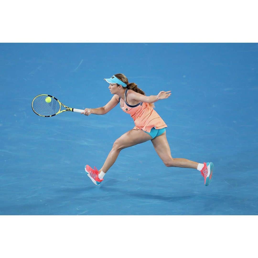 ダニエル・コリンズのインスタグラム：「Working my way into the semis tomorrow 🏃‍♀️💪🏻💪🏻 🎾」