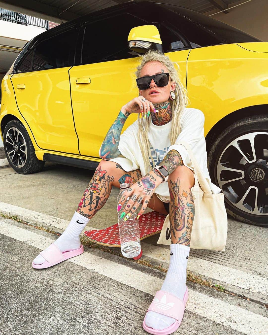Bantik Boyのインスタグラム：「Карантинушка подходит к концу 😁 Из 16 дней, осталось отсидеть всего 3!!  И долгожданная свобода 🕊 Первым делом заберу Криса и выпью ледяного пиваса 🤤🍺 А вы бы что сделали первым делом, после заточения?  #bantikboy」