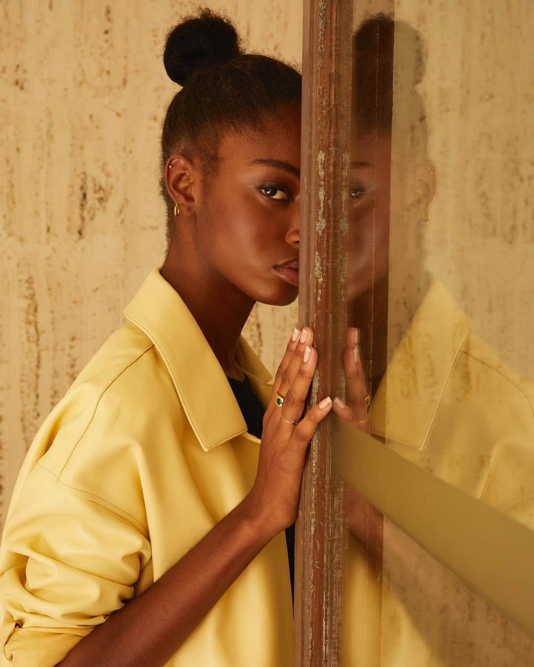 イネスエマレシャルのインスタグラム：「🤎💛 The new collection Spring-Summer ‘21 features delicate & creamy hues that radiate warmth.. Add some sunshine to your outfit 🌞  • Goldie leather jacket  Photography by @annabelle_tiaffay Model @laurina_lbn Stylist @chiyoungbang  #inesetmarechal #musthave #fashion #essentials #winter #cosy #mood #sustainablefashion #frenchfashion #style #parisienne #elegant #elegance #luxe #prestige #leather #inspiration #lookideas #madeinfrance #france #paris #frenchbrand #style #look #madeinfrance」