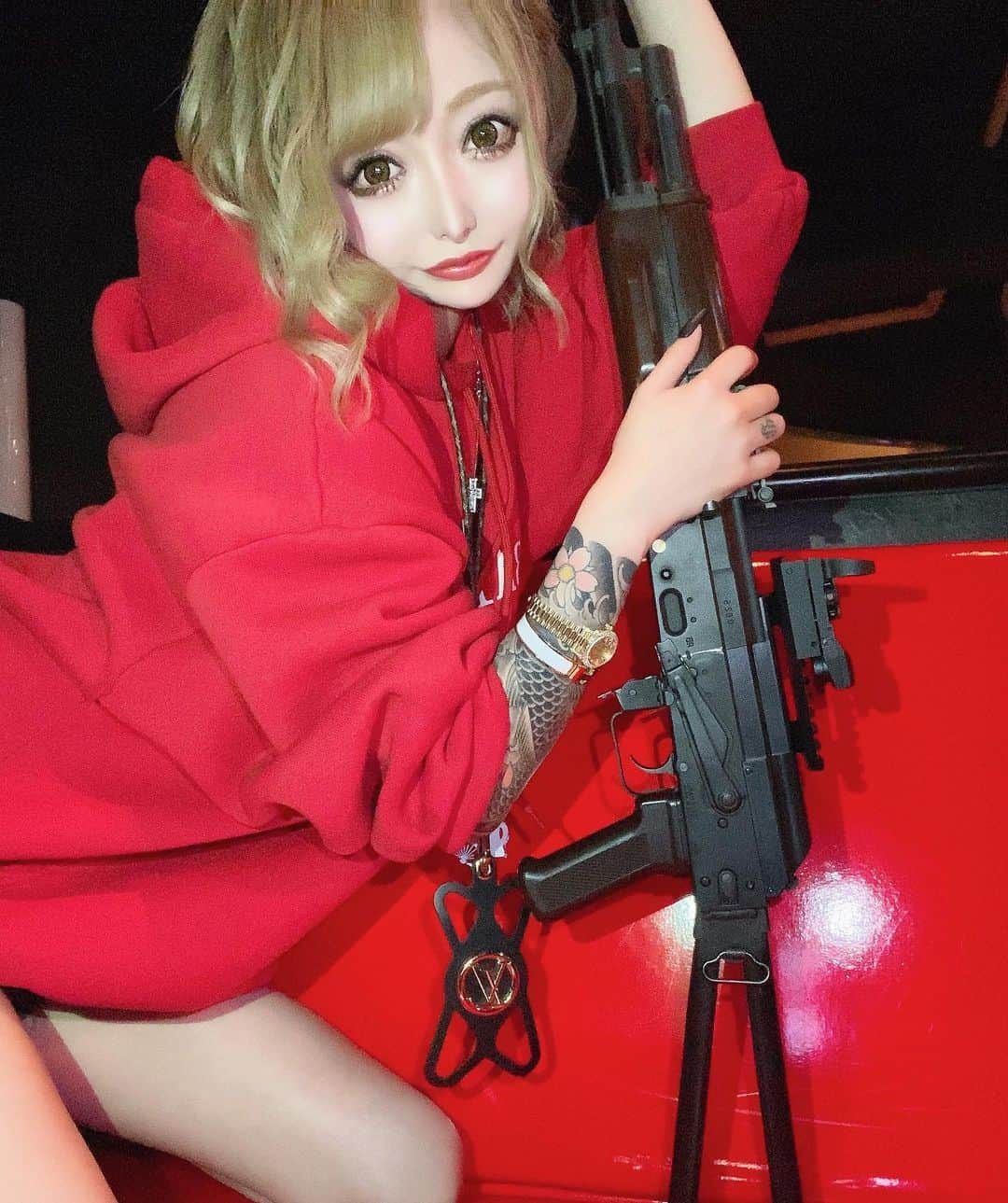 せリかまちょ（奥脇晴梨夏）さんのインスタグラム写真 - (せリかまちょ（奥脇晴梨夏）Instagram)「AK-47🔫🧨 ・ ・ #っていうらしい #知らんけど #歌舞伎町 #リュアーグ #本日 #出勤 #せりかまちょ」2月17日 20時49分 - serikama_cho