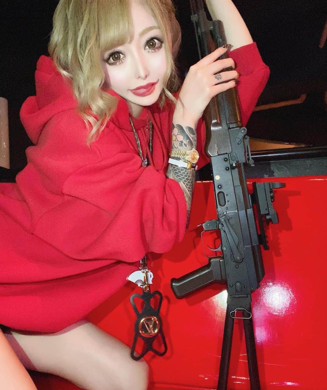 せリかまちょ（奥脇晴梨夏）さんのインスタグラム写真 - (せリかまちょ（奥脇晴梨夏）Instagram)「AK-47🔫🧨 ・ ・ #っていうらしい #知らんけど #歌舞伎町 #リュアーグ #本日 #出勤 #せりかまちょ」2月17日 20時49分 - serikama_cho