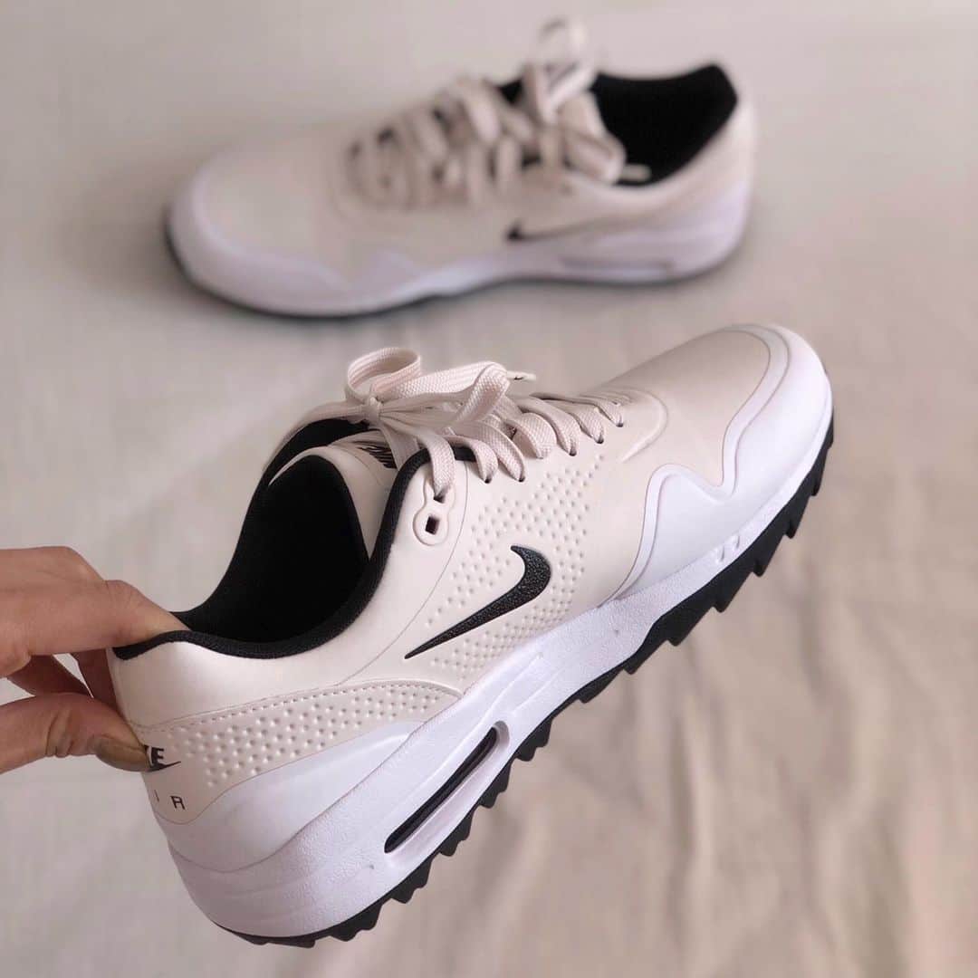尾花貴絵さんのインスタグラム写真 - (尾花貴絵Instagram)「✔ . New sneaker. . シンプル is ベスト!!! 仲間入りしました👟🛍✨ . スニーカーはいくつあっても欲しくなるなぁ🥺🖤 . . #nike #sneaker #newone #white #fashion #justdoit」2月17日 21時01分 - kie_obana_