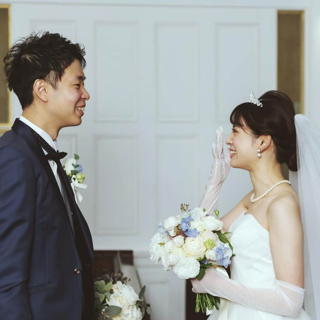 ラバンクドロアさんのインスタグラム写真 - (ラバンクドロアInstagram)「* * * ファーストミートの瞬間👰🏻 * * 当日は色々な思いが込み上げ、 涙を流される方もいらっしゃいます😌✨ * * * 【ラ･バンク･ド･ロア】 〒231-0023 神奈川県横浜市中区山下町280-1 * アクセス みなとみらい線 日本大通り駅より徒歩5分 みなとみらい線 元町・中華街駅より徒歩5分 * 駅近でアクセス抜群です！🚃 * * #ウェディング #wedding #ゲストハウス #プレ花嫁 #花嫁 #卒花 #結婚式場 #結婚準備 #結婚式レポ #花嫁diy #ブライダルフェア #ラバンクドロア #labanqueduLoA #weddingtbt #marry花嫁 #プラコレ #ファーストミート #横浜ウェディング #横浜結婚式 #一棟貸切ウェディング #文化財 #文化財で結婚式 #文化財ウェディング #テーブルコーディネート #ワールドサービス #横浜市指定有形文化財 #アニバーサリーディナー #anniversarydinner #anjeri」2月17日 20時55分 - la_banque_du_loa