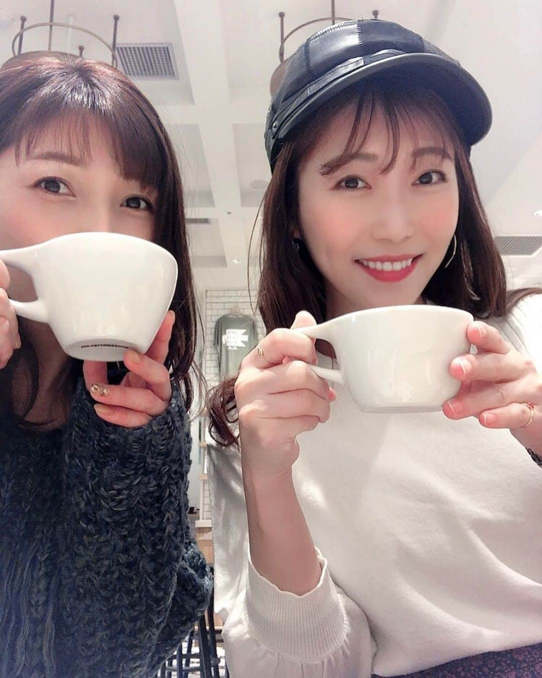 青山郁代さんのインスタグラム写真 - (青山郁代Instagram)「💜☕️☕️💚  先日の #つんいく 打ち合わせ_φ(･_･  二人でいると、コーヒーやらカプチーノやらお紅茶、何倍も飲んじゃう私達☕️🫖  #新田恵海 #青山郁代  #つんいく   @tnstagram1210」2月17日 20時55分 - ikuyo_aoyama