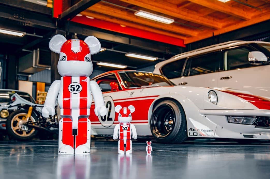 のインスタグラム：「第二弾 LIBERTYWALK✖︎BEARBRICK🙂 リバ[Z]君が登場です🙂 COMING SOON🙂 @medicom_toy  #medicomtoy #Bearbrick #メディコムトイ #ベアブリック #libertywalk #hobby  #modelcar  #lbworks #nissan #フェアレディz  #nissan #旧車 #懐かしい #limitededition  #自由に歩く」