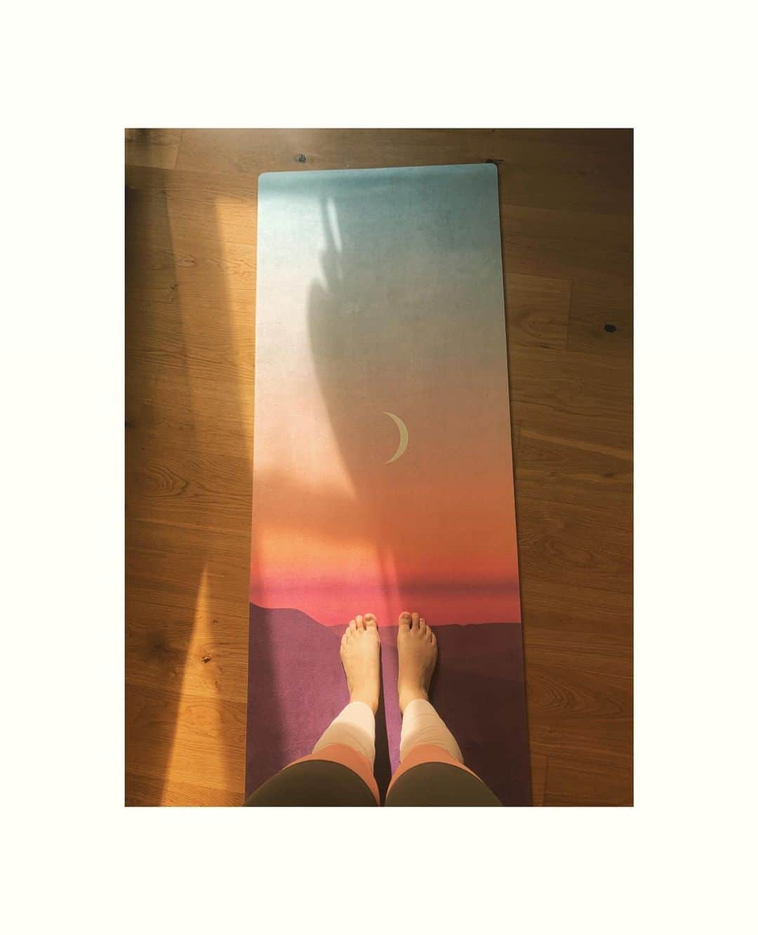 ダイアナ湯川のインスタグラム：「Feels so good to get back into my yoga practice with @tilleyyoga (thank you @olujokeo for the recommendation!) on my gorgeous new yoga mat, which is the best one ever. Thank you hubby 😍🥰😘  . . . . #yoga #selfcare #metime #selflove #motherhood #yogamat #fabletics #gratitude #thankyou #namaste」