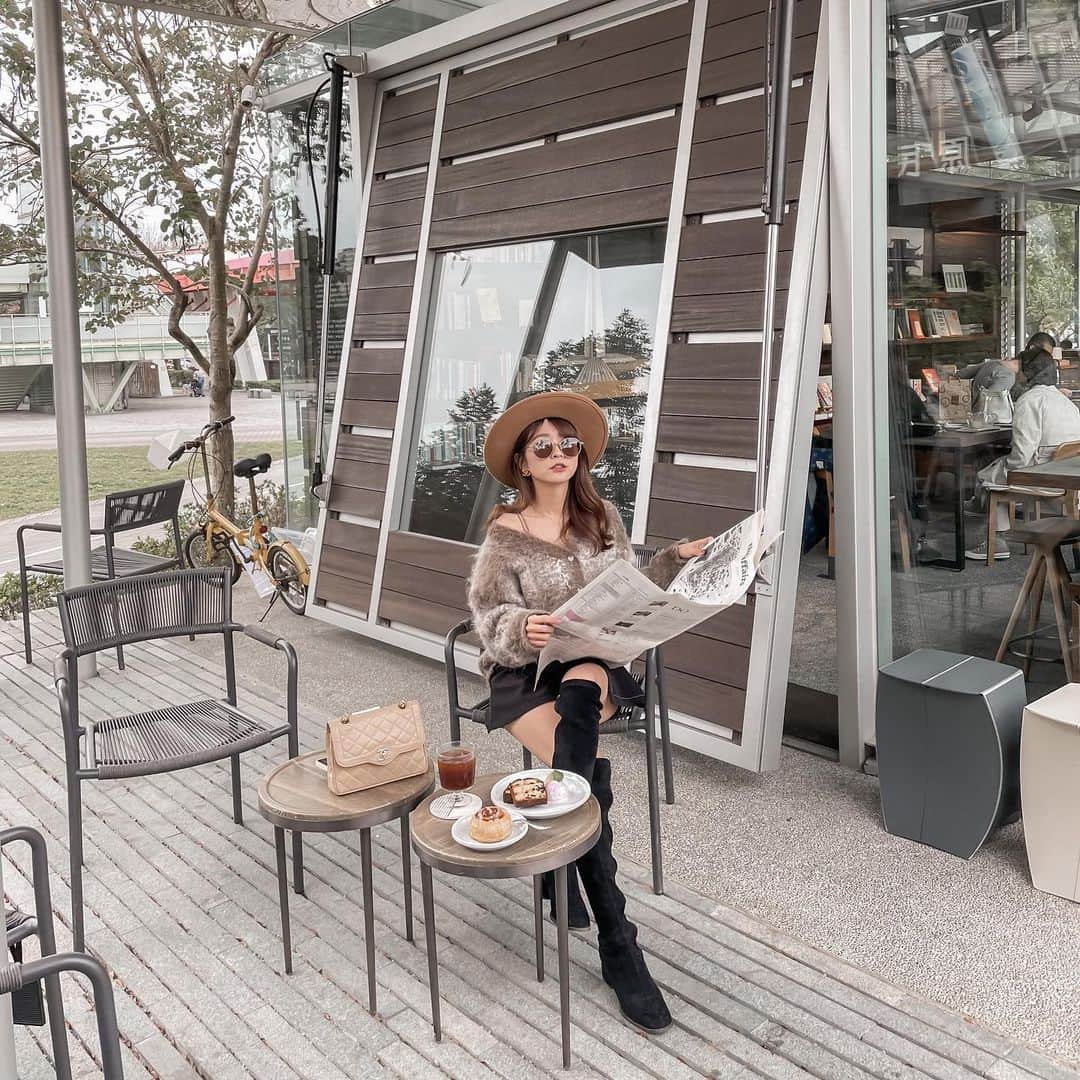 郭圈圈さんのインスタグラム写真 - (郭圈圈Instagram)「環境很舒適的咖啡廳☕️ 就在台北美術館旁邊唷 雖然比想像中的小～但還是很喜歡♥️ - #lea_outfit  @marumaru_lea_official」2月17日 21時10分 - helloiamlea