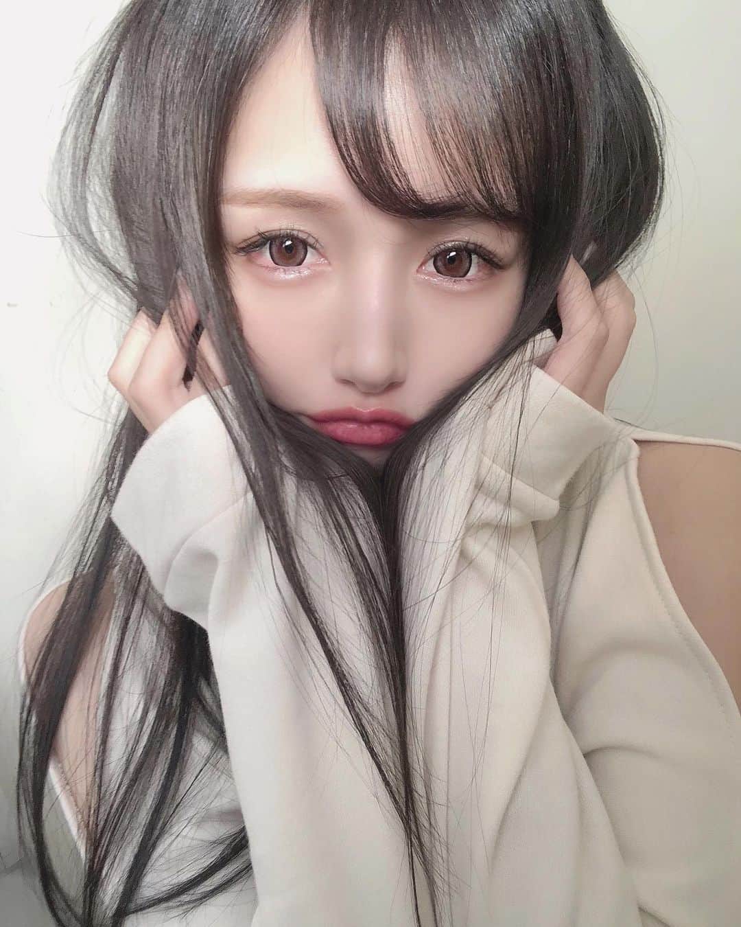 yuu__aaaのインスタグラム：「. . 撮影しました📷❤︎ . #撮影#カメラ#camera #hairstyle #model #longhair #黒髪#サラサラ#髪質改善トリートメント」